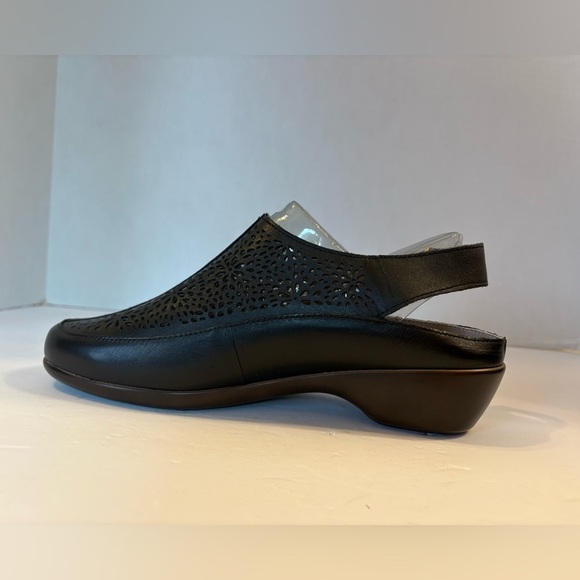 Easy Spirit Dawn black leather lightweight sling back mules size 8 WW NWOT - Picture 2 of 11